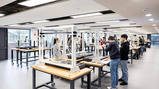 Students in the STEAM laboratory, Babbage