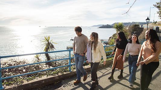 Students on the hoe, walking on Plymouth hoe